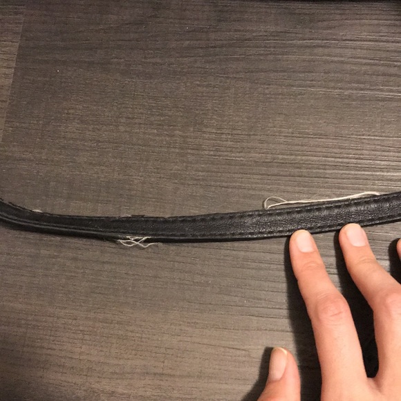 Guess Purse - Picture 5 of 6